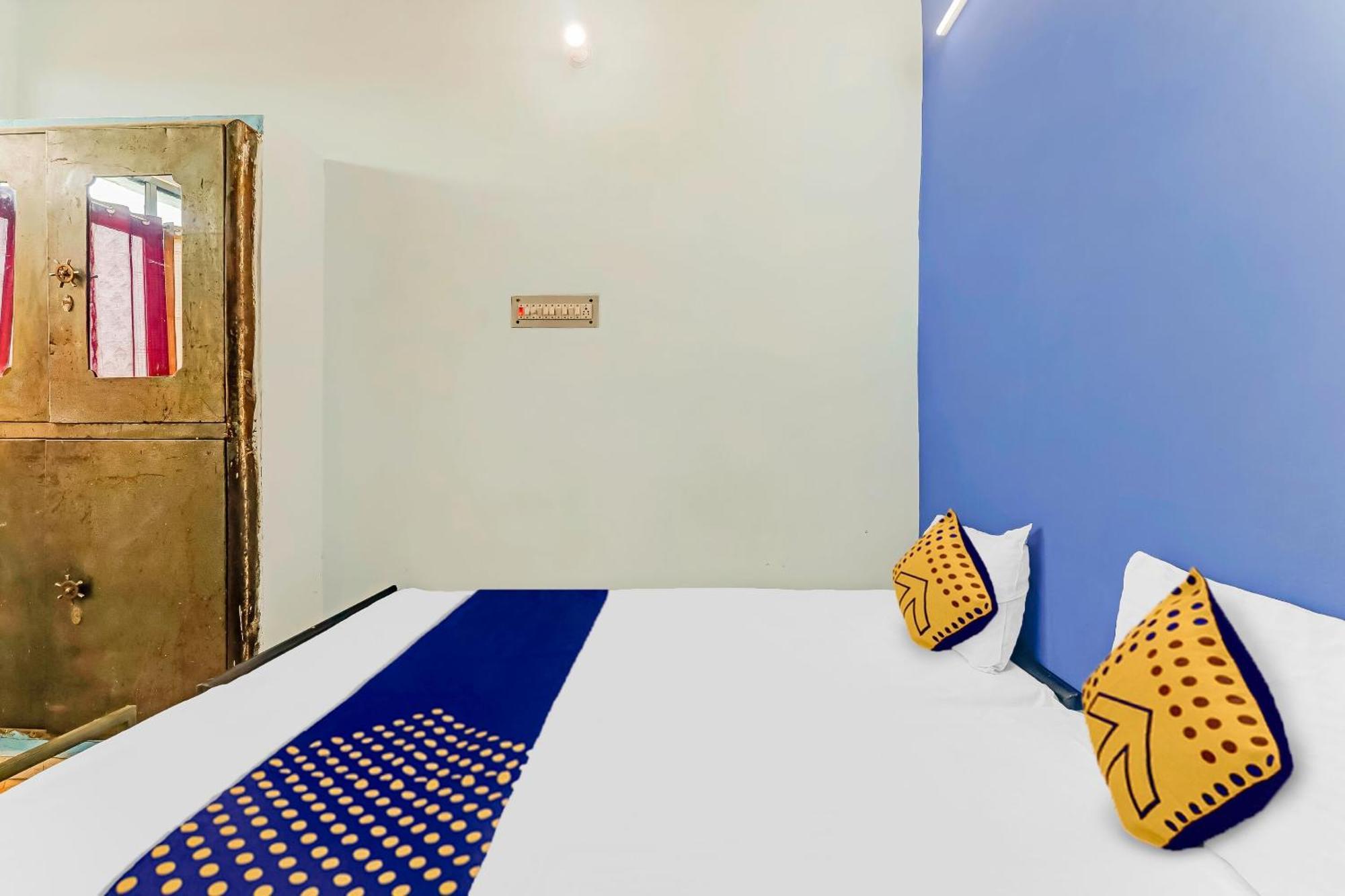 Spot On 81122 Saket Honest Hotel Ayodhya エクステリア 写真